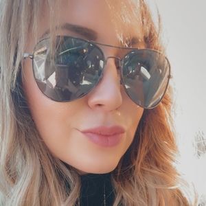 Meet your Posher, Angelena